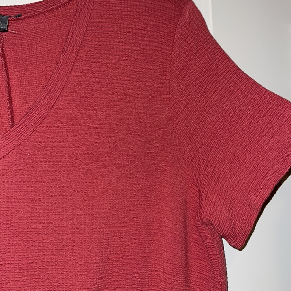 Soft Red Top - Picture 5 of 5